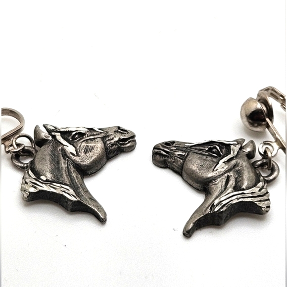 🟢3/$19🟢 Vintage EJCO 1995 Equine Horse Diamond Cut Earrings Silver Pewter - Picture 5 of 6